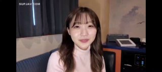 情趣連體黑絲性感美少婦，非要在沙發上搞，動作太多差點把小沙發晃塌…