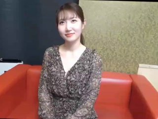 金发大奶妹在沙滩上激情野战